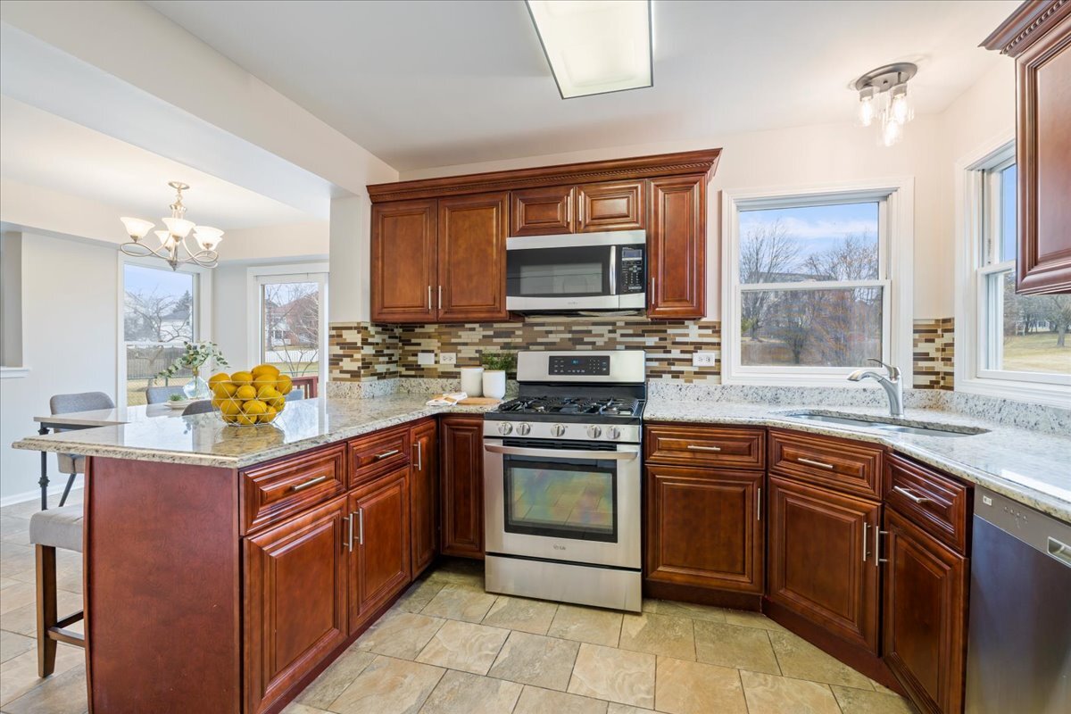 1294 Hunters Ridge East Hoffman Estates, IL 60192 - Photo 15 of 38