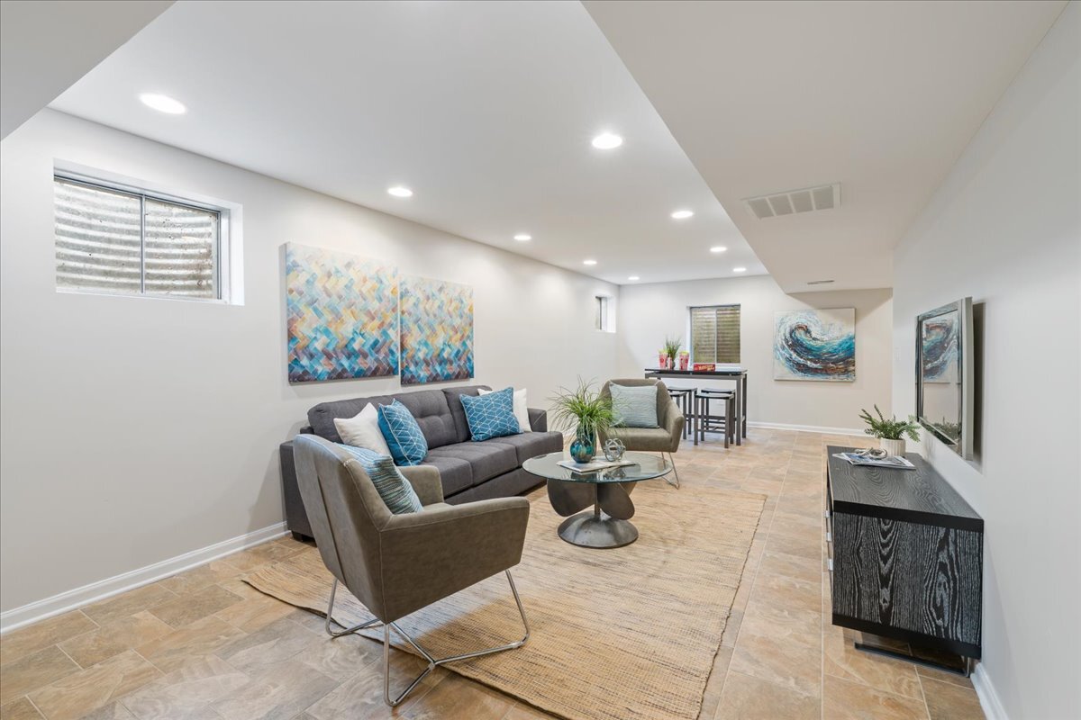 1294 Hunters Ridge East Hoffman Estates, IL 60192 - Photo 4 of 38