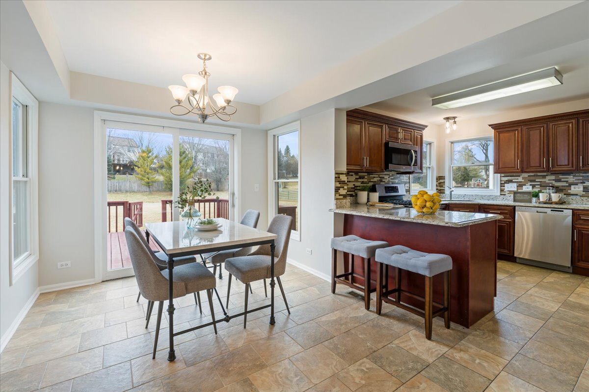 1294 Hunters Ridge East Hoffman Estates, IL 60192 - Photo 5 of 38