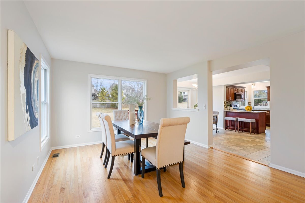 1294 Hunters Ridge East Hoffman Estates, IL 60192 - Photo 9 of 38