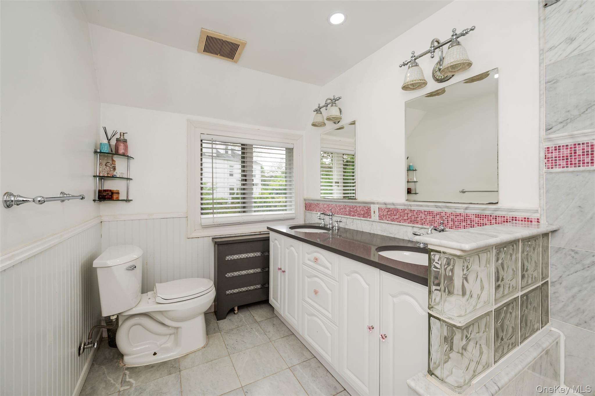 27 Ridge Drive East Great Neck, NY 11021 - Photo 28 of 38