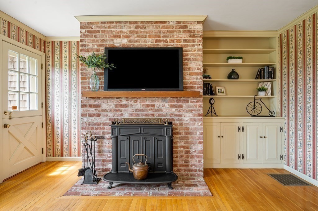 221 Maple Avenue Rutland, MA 01543 - Photo 7 of 42 Gallery Image 7
