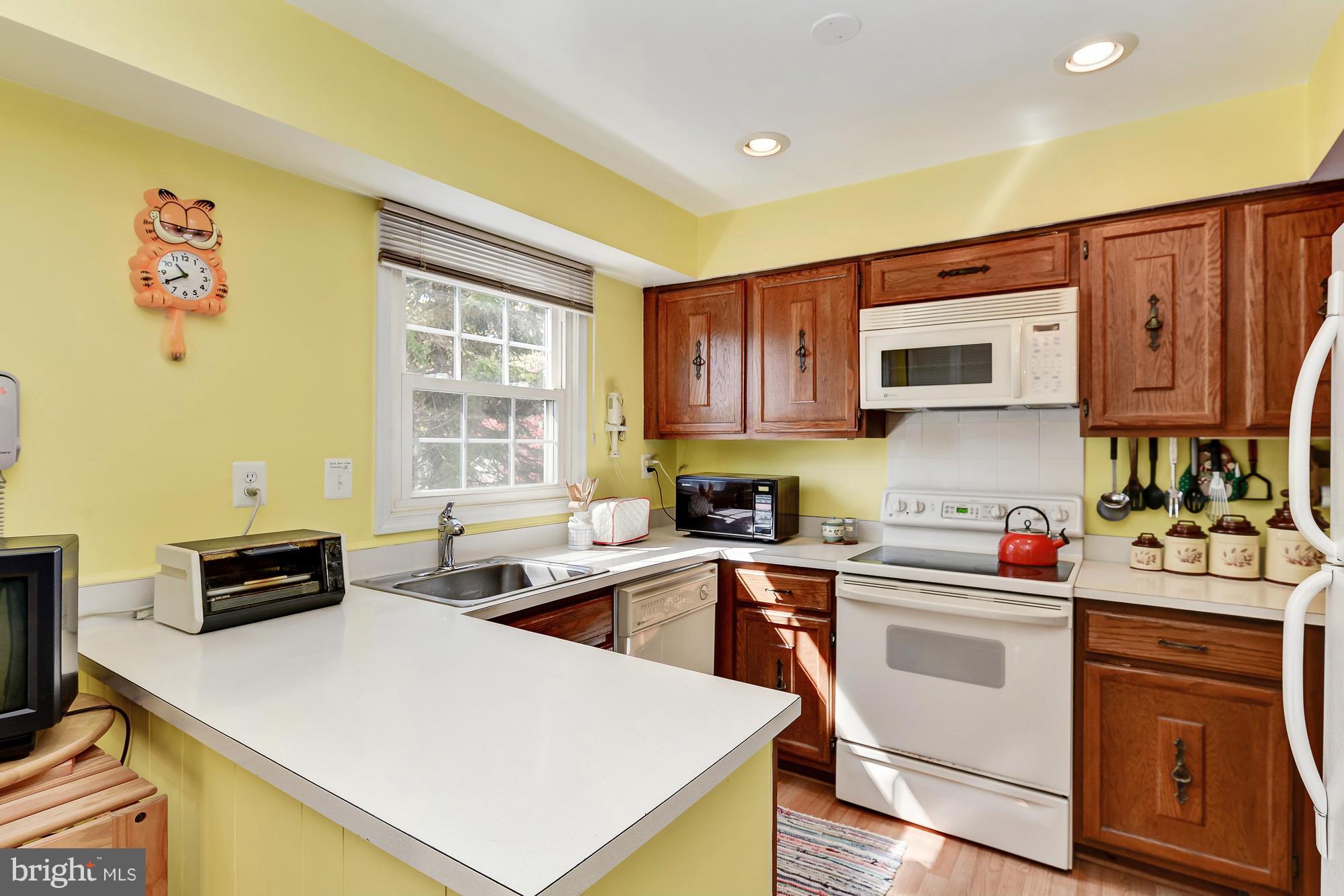 3208 Bustleton Lane Silver Spring, MD 20906 - Photo 11 of 28 Kitchen