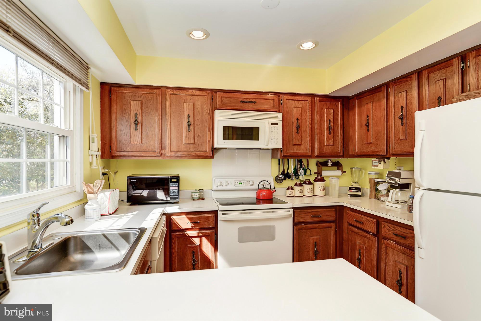 3208 Bustleton Lane Silver Spring, MD 20906 - Photo 10 of 28 Kitchen