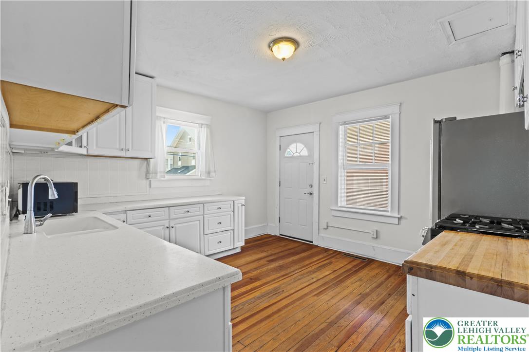 726 Pembroke Road Bethlehem, PA 18018 - Photo 8 of 29 Gallery Image 8