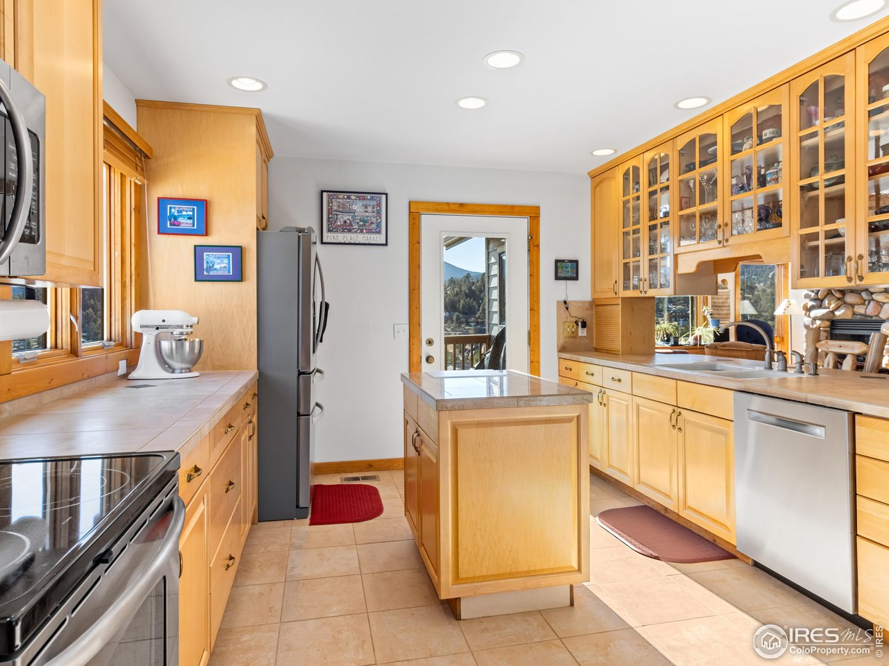 1850 Ranch Circle Estes Park, CO 80517 - Photo 16 of 46 Great kitchen layout!