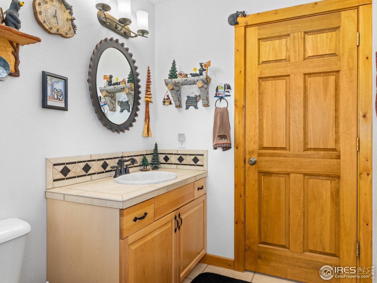 1850 Ranch Circle Estes Park, CO 80517 - Photo 27 of 46 Powder room