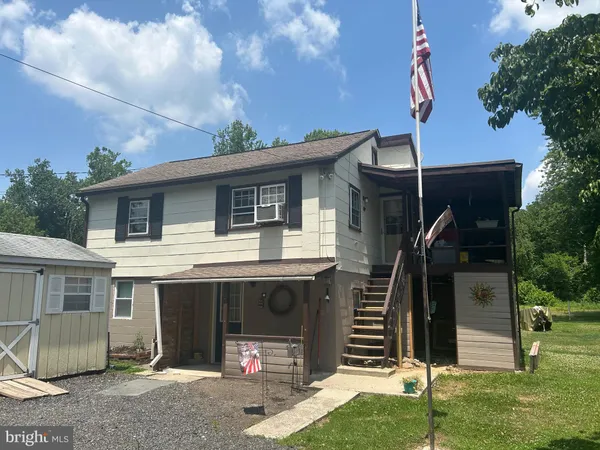 $1,400 | 496 Old Philadelphia Pike, Douglassville, PA 19518