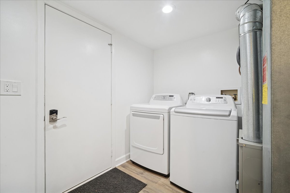 216 Winnsboro Court, Unit A Schaumburg, IL 60193 - Photo 18 of 20 a utility room with dryer and washer