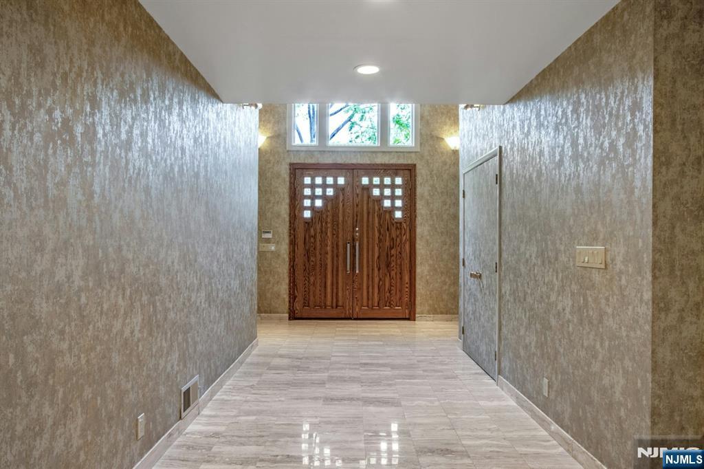 278 Fountain Road Englewood, NJ 07631 - Photo 4 of 37 a view of a elevator