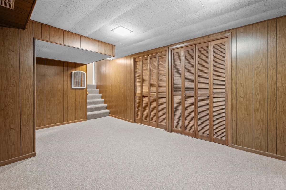 49 Larkdale E Road Deerfield, IL 60015 - Photo 16 of 24 a view of an empty room