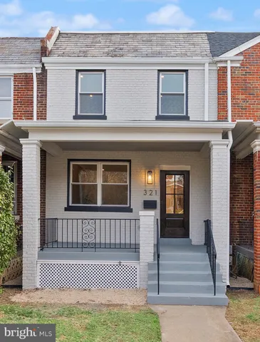 a picture of a black and white photo