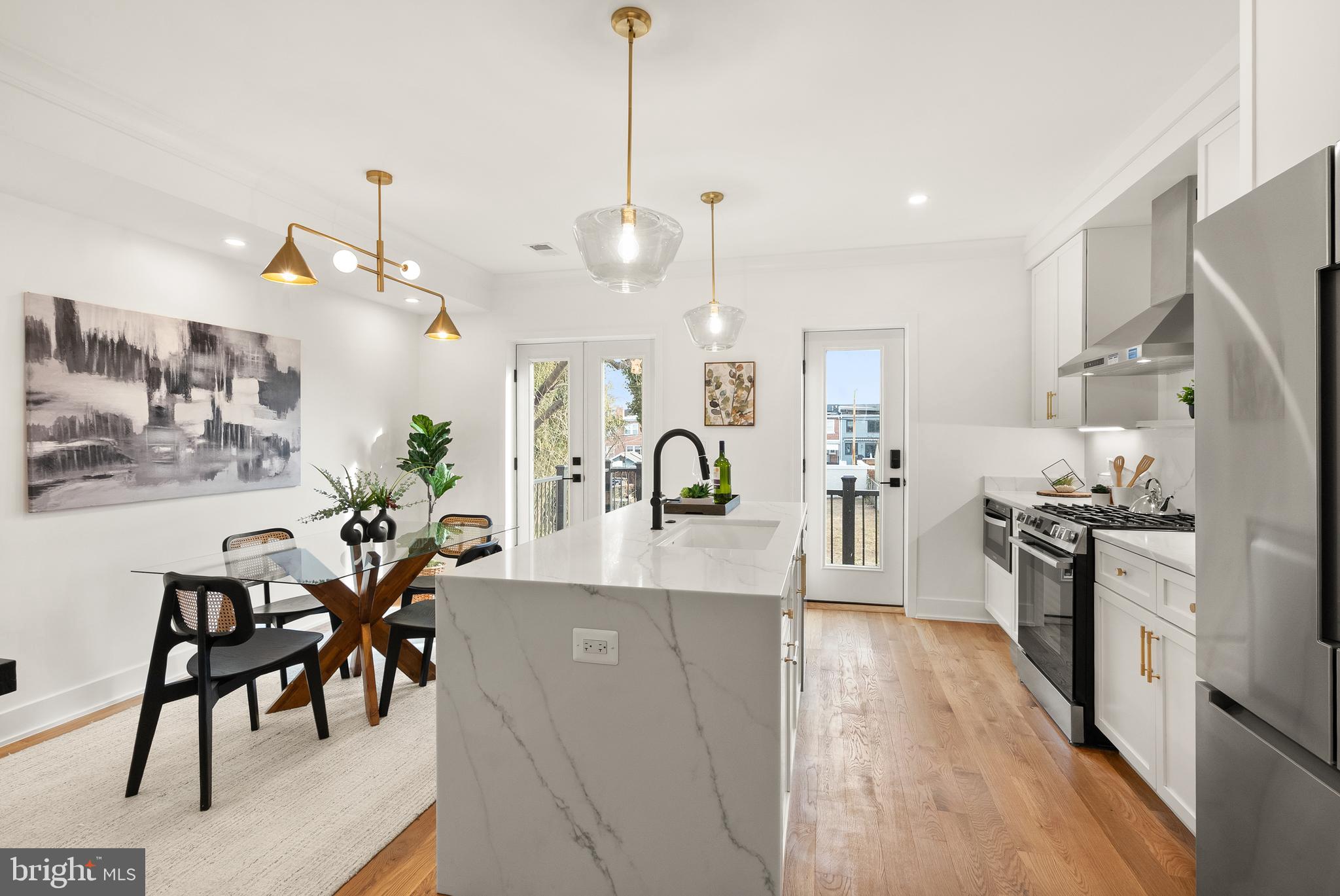 321 16th Street Northeast Washington, DC 20002 - Photo 7 of 45 Quartz counters, Bosch appliances, custom cabinets