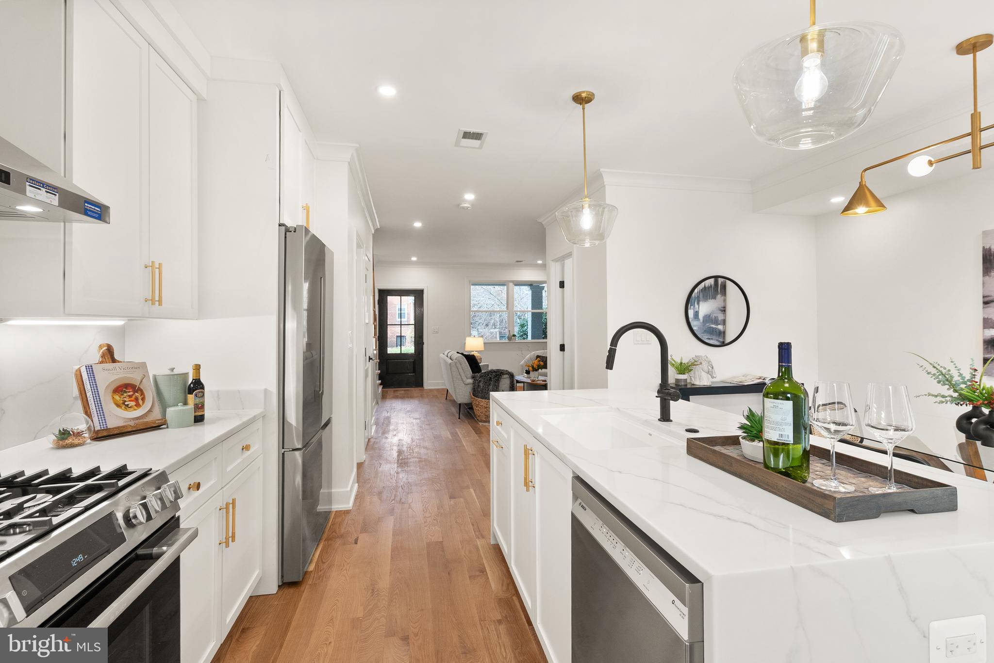 321 16th Street Northeast Washington, DC 20002 - Photo 10 of 45 Quartz counters, Bosch appliances, custom cabinets