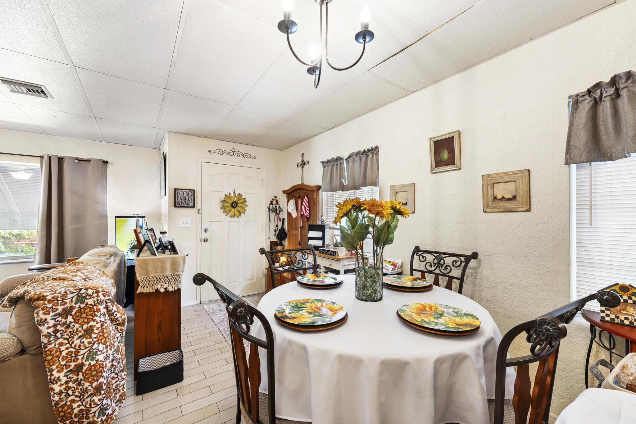 3032 Stanford Road West Palm Beach, FL 33405 - Photo 9 of 33 Dining