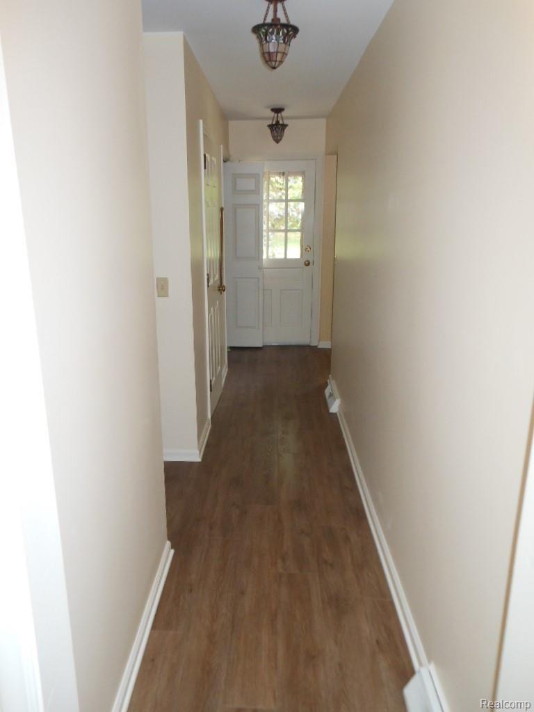 4631 Lakeshore Road Fort Gratiot, MI 48059 - Photo 15 of 39 DSCN1137.JPG