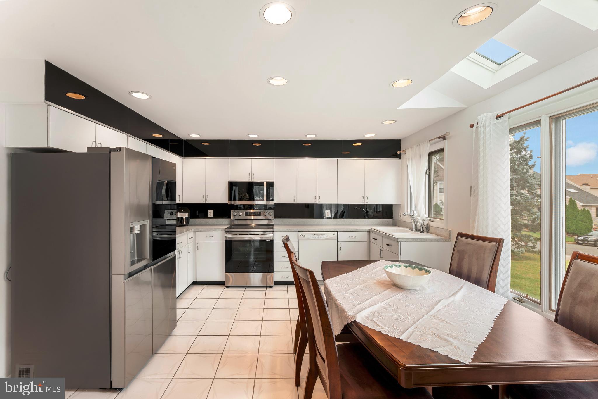 8912 Springview Road Philadelphia, PA 19115 - Photo 14 of 36