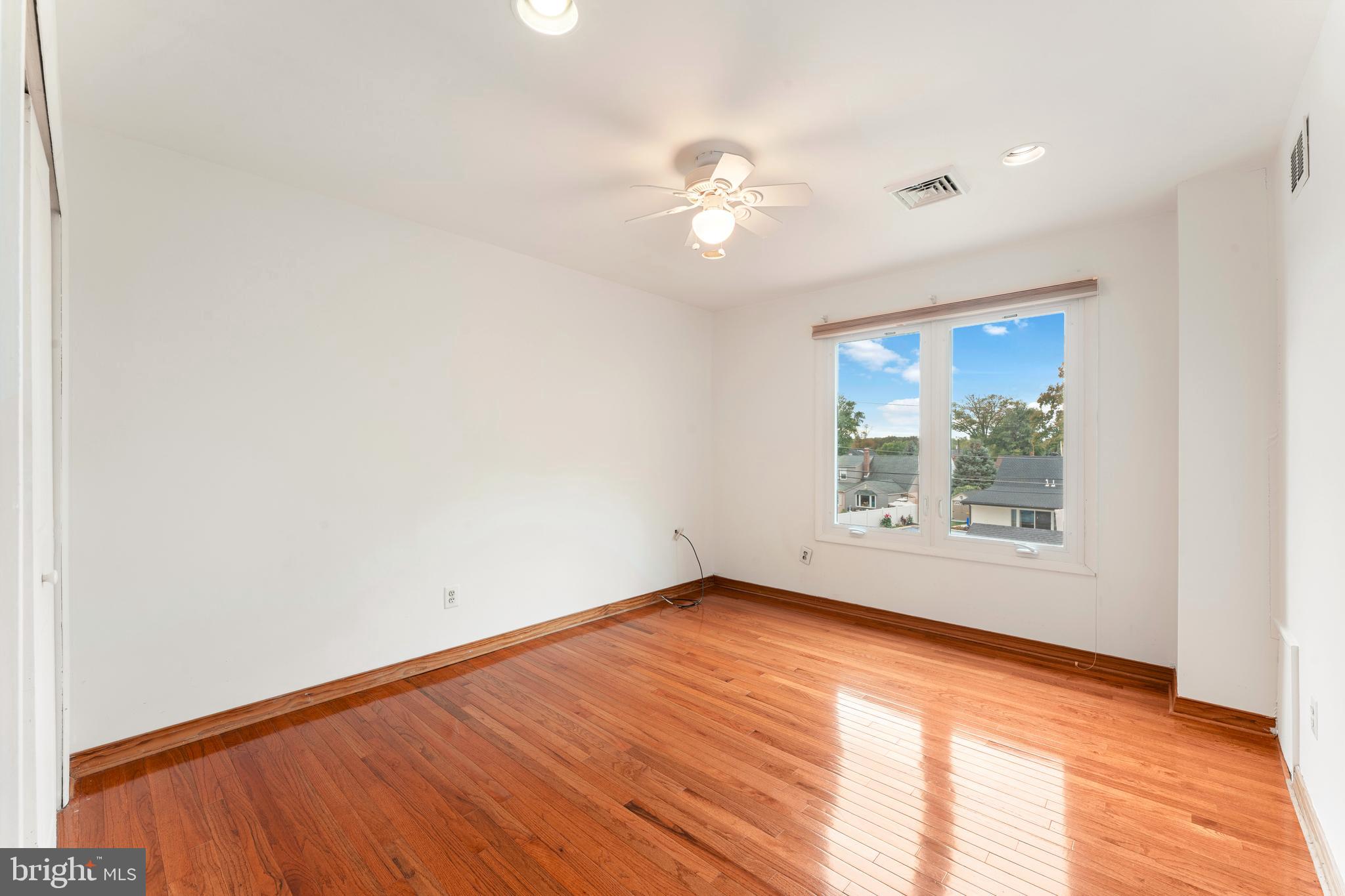 8912 Springview Road Philadelphia, PA 19115 - Photo 24 of 36