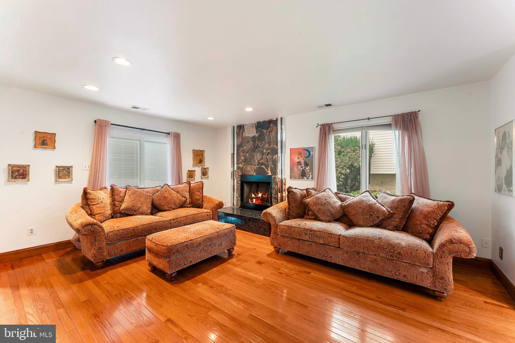 8912 Springview Road Philadelphia, PA 19115 - Photo 6 of 36