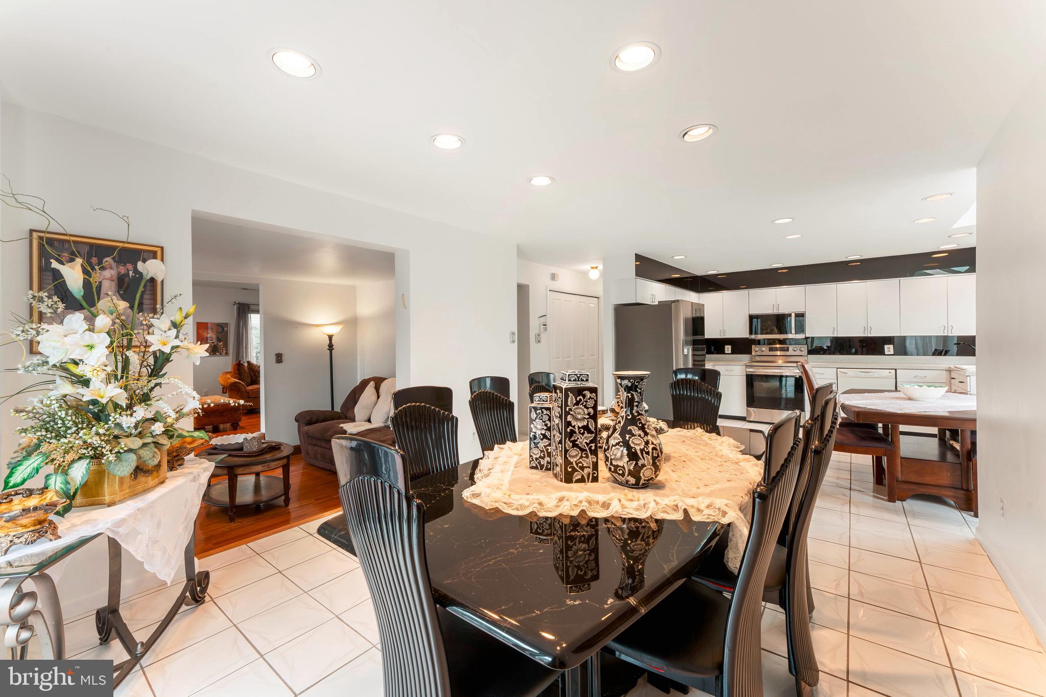 8912 Springview Road Philadelphia, PA 19115 - Photo 10 of 36
