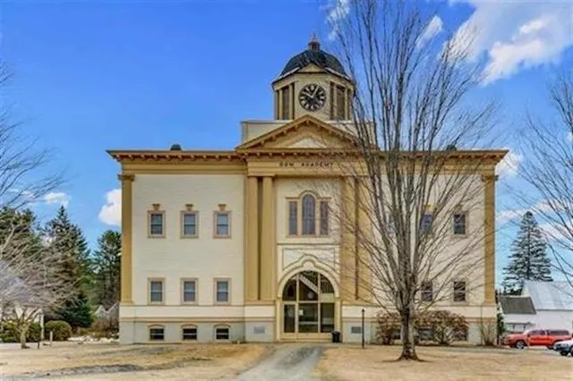 $1,800 | 28 Academy Street, Unit 7, Franconia, NH 03580