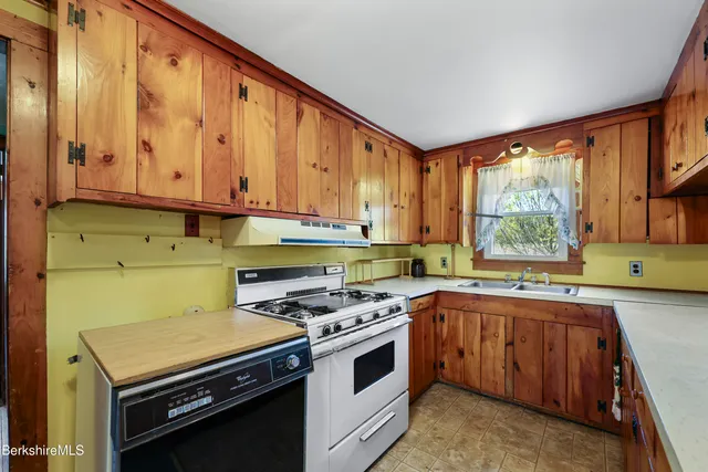 $330,000 | 1698 Clayton Mill River Road, New Marlborough, MA 01259