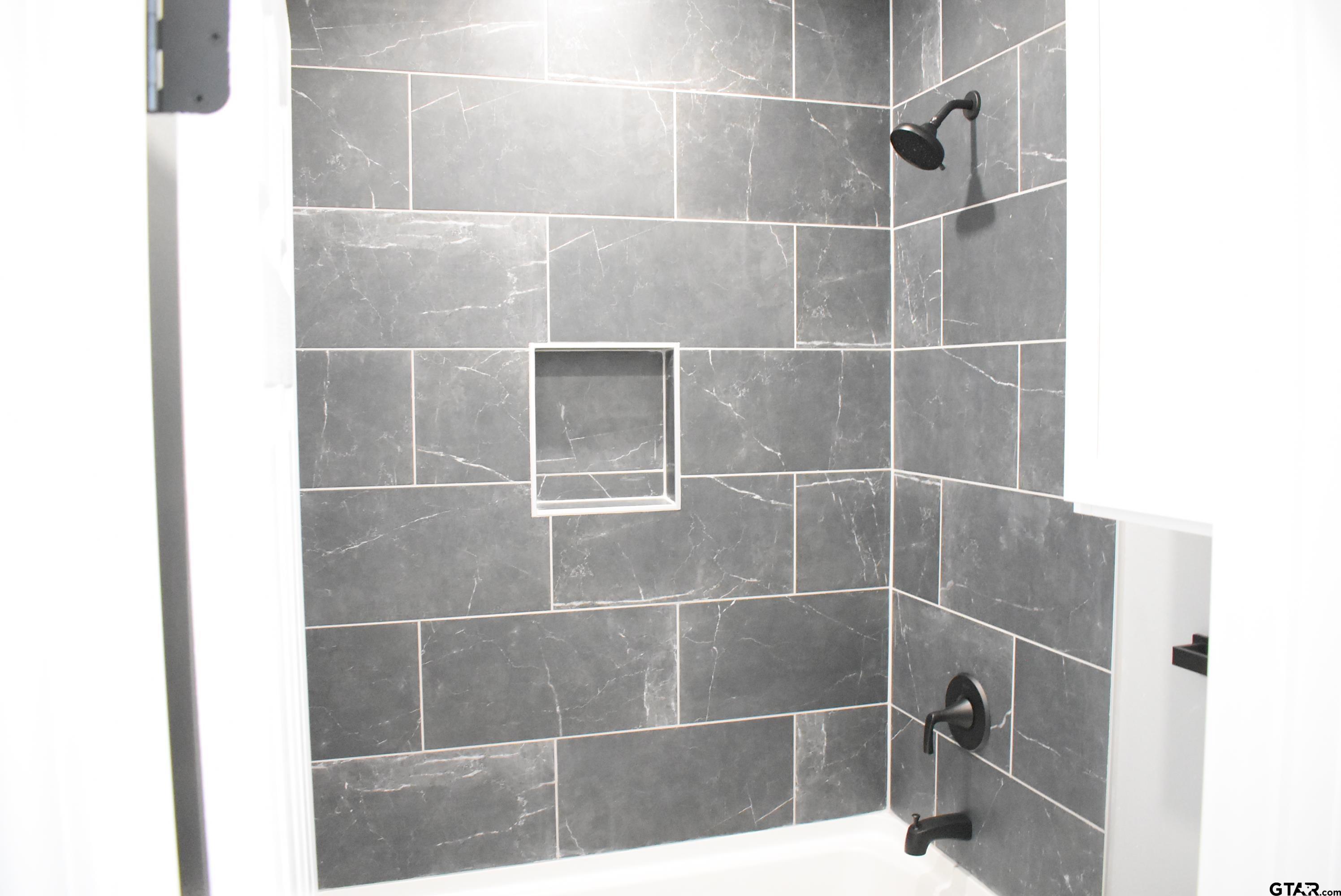 162 Ruby Lane Nacogdoches, TX 75965 - Photo 28 of 44 a bathroom with a shower