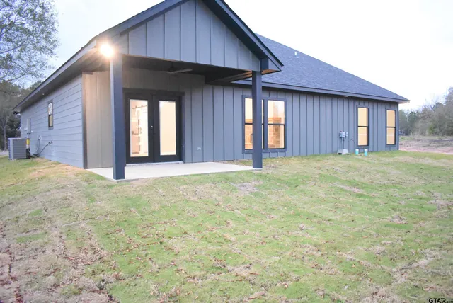 a view of a house with a yard and garage