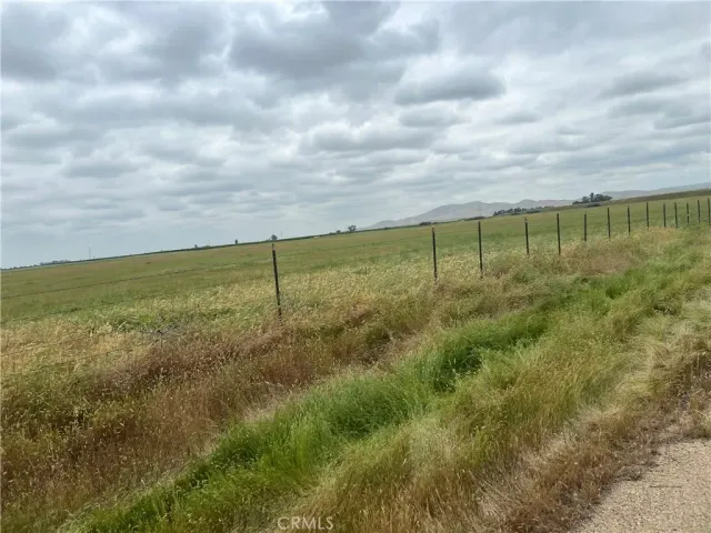 a view of an outdoor space and lakeside