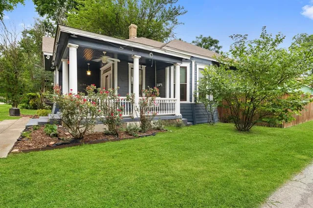 front view of house with a yard