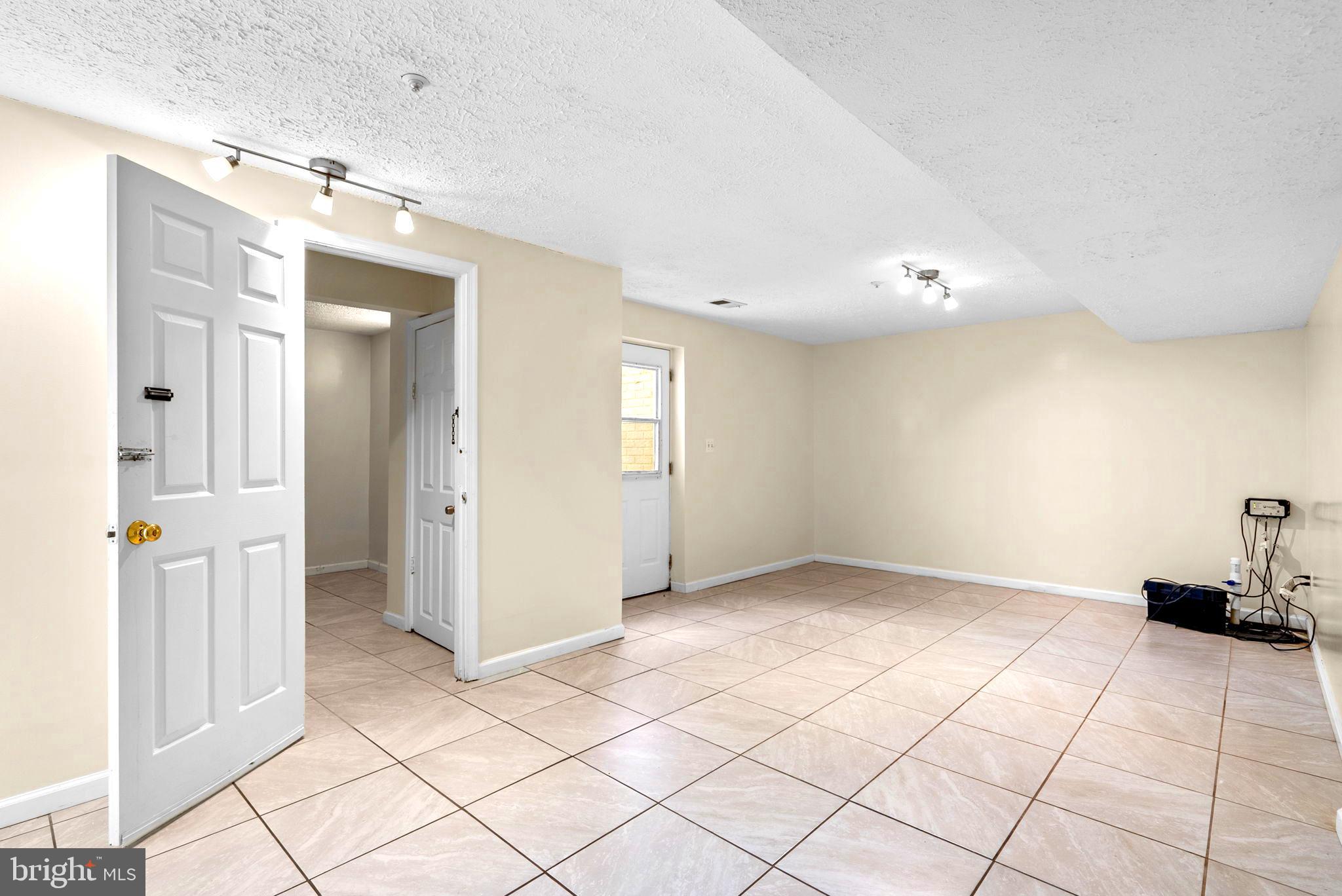 8913 Tonbridge Terrace Hyattsville, MD 20783 - Photo 32 of 42