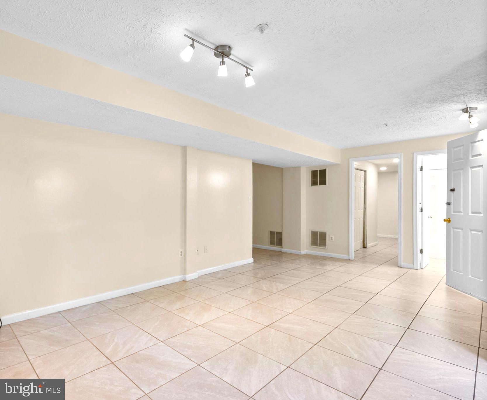 8913 Tonbridge Terrace Hyattsville, MD 20783 - Photo 33 of 42