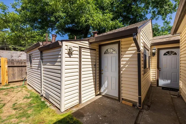 a view of a house with a backyard