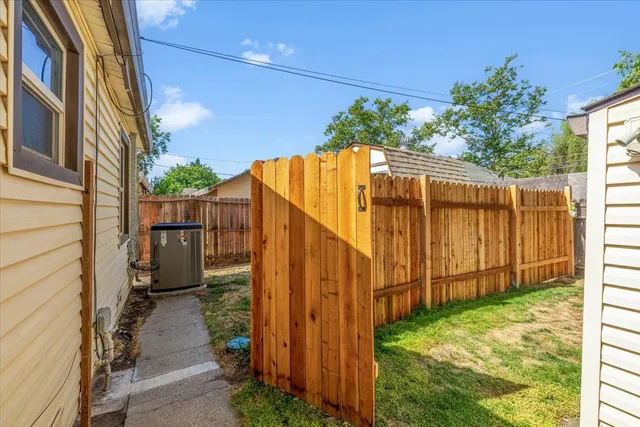 a view of a backyard with pathway