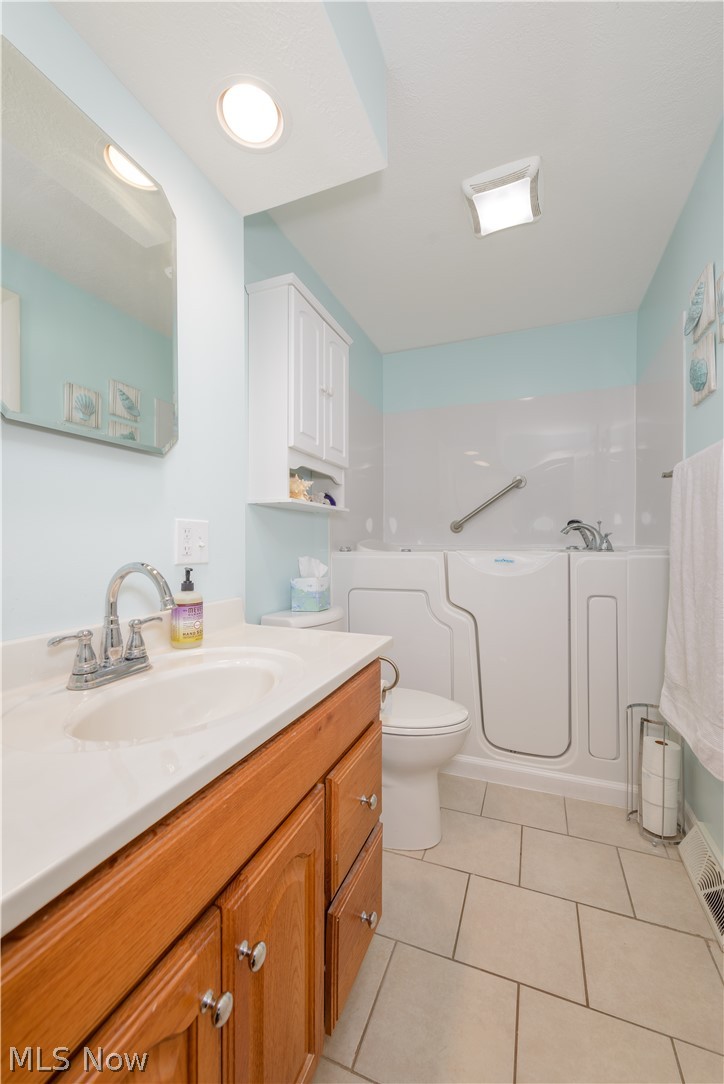 1135 Walnut Road Southwest Massillon, OH 44647 - Photo 13 of 29 Main bathroom