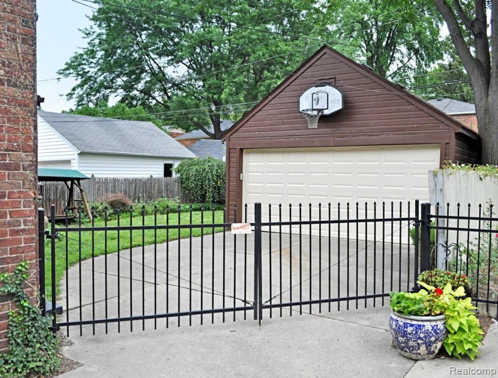 286 Merriweather Road Grosse Pointe, MI 48236 - Photo 15 of 17 Backyard_1227.jpg