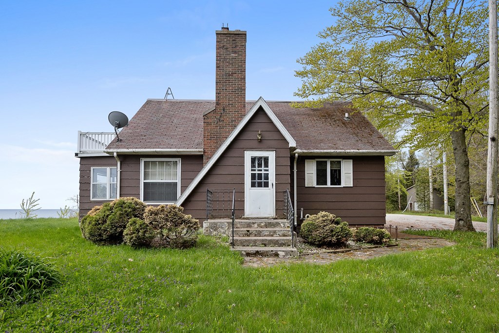 2890 North Lakeshore Road Kewaunee, WI 54216 - Photo 4 of 39