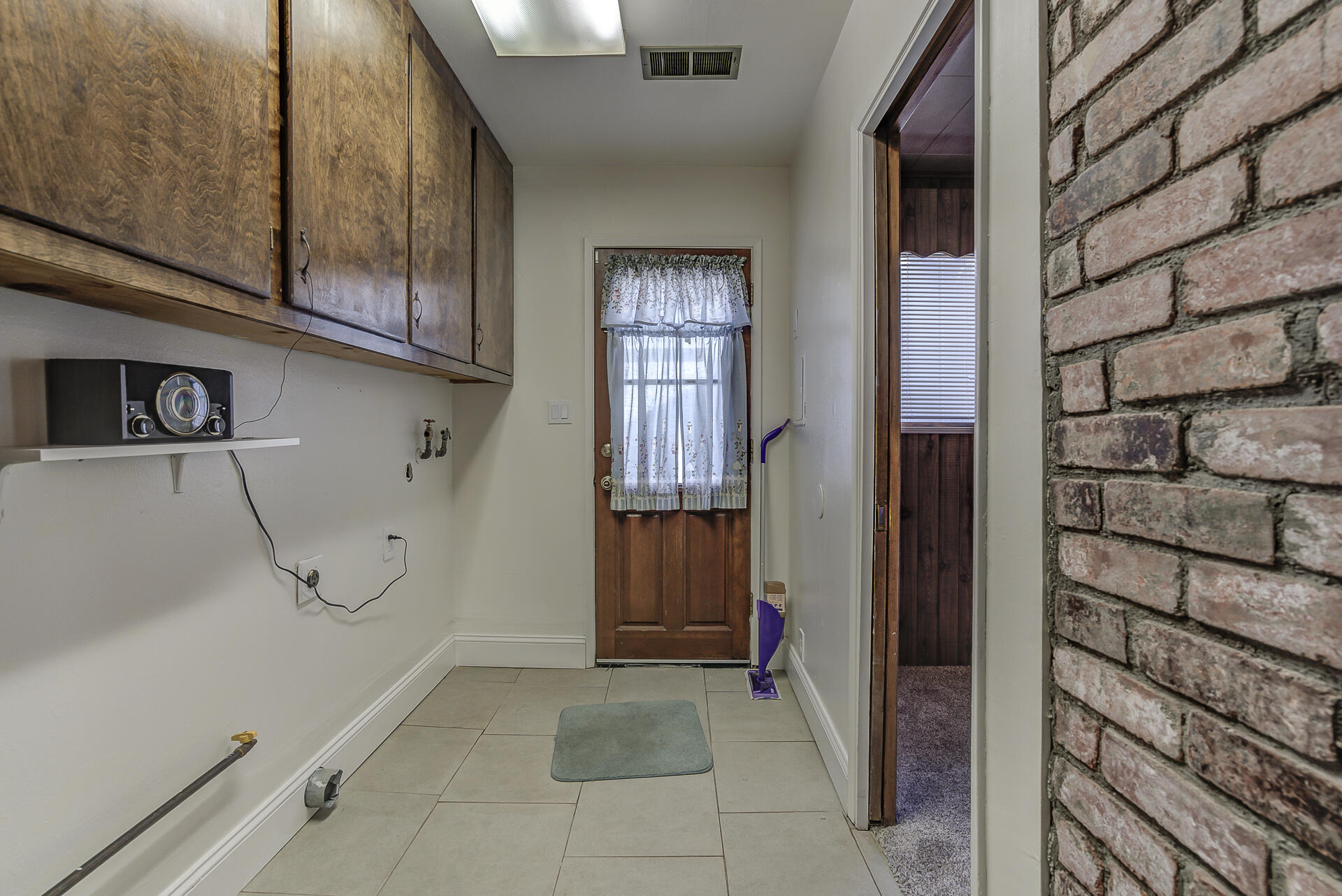 1445 Miller Way Red Bluff, CA 96080 - Photo 27 of 34 a view of front door and porch