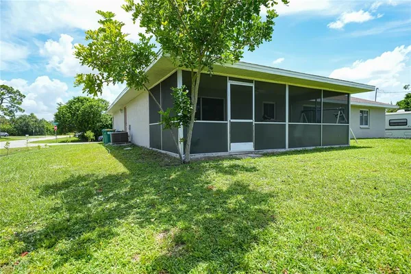 a view of a house with backyard and garden