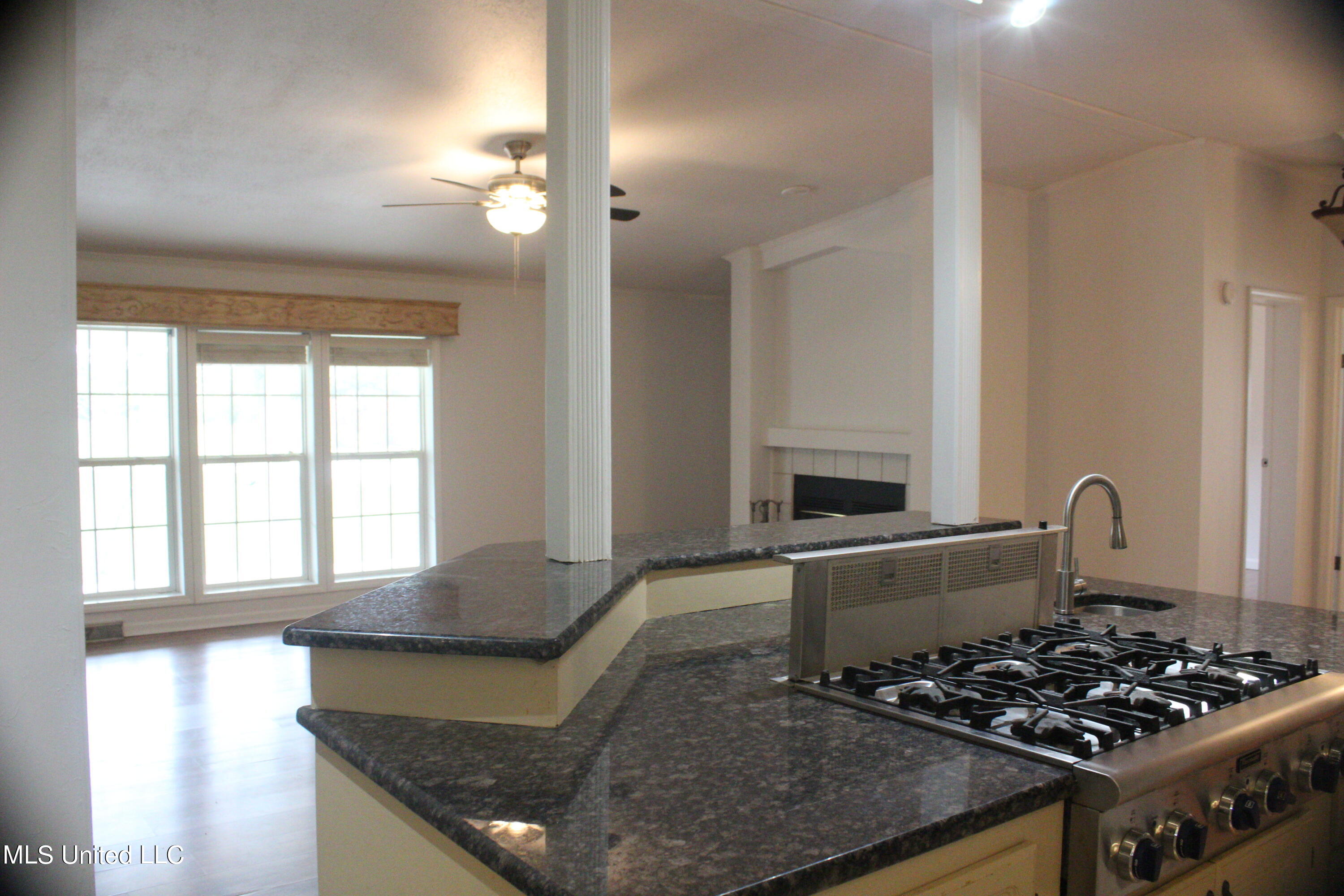 15815 Avilla Road Biloxi, MS 39532 - Photo 6 of 26 IMG_0365