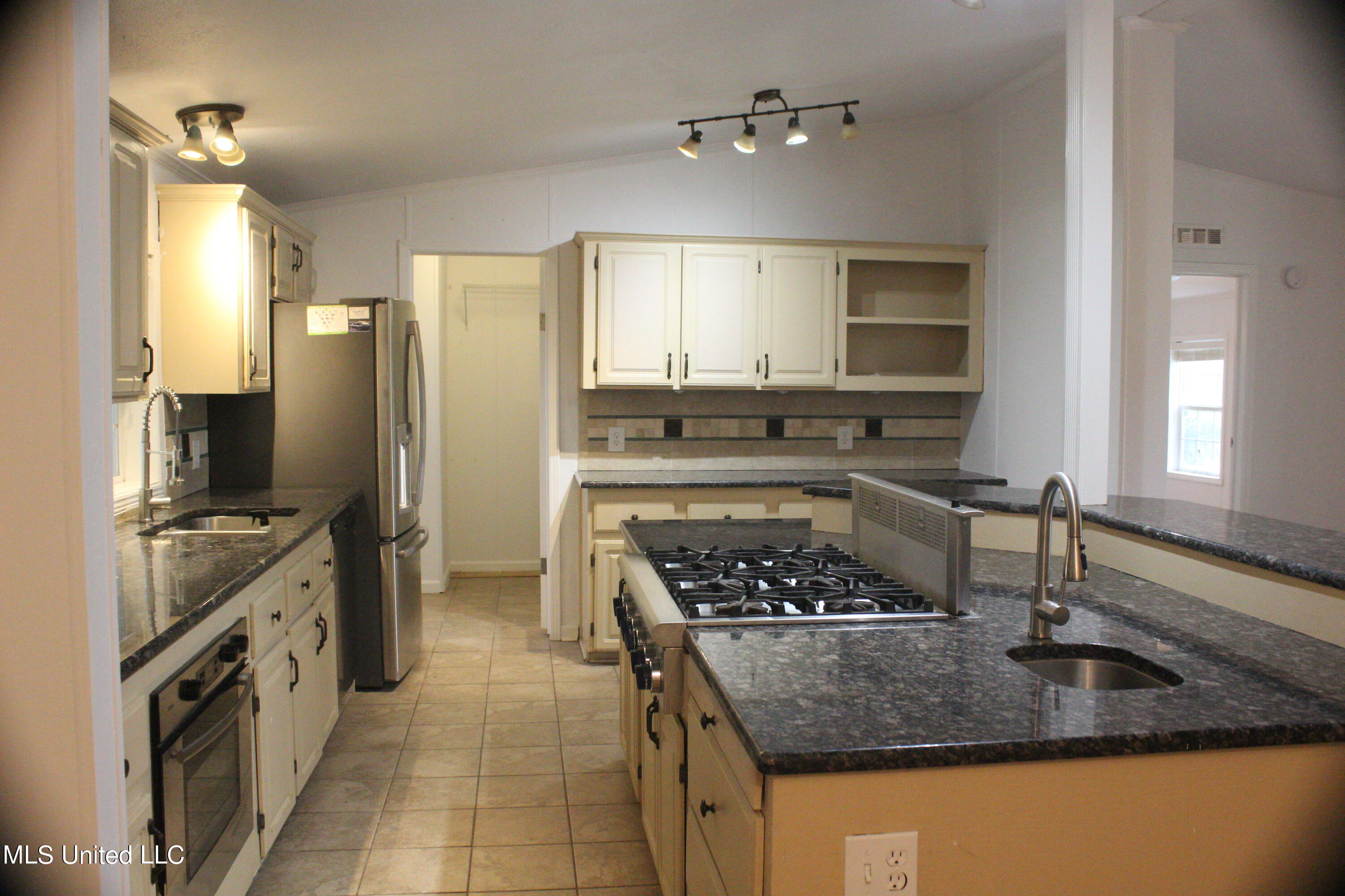 15815 Avilla Road Biloxi, MS 39532 - Photo 7 of 26 IMG_0372