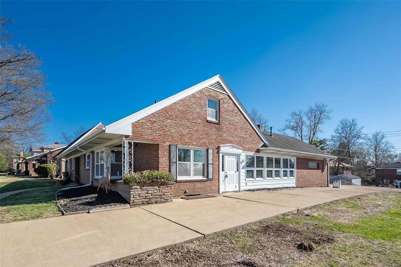 8230 Natural Bridge Road St. Louis, MO 63121 - Photo 3 of 58