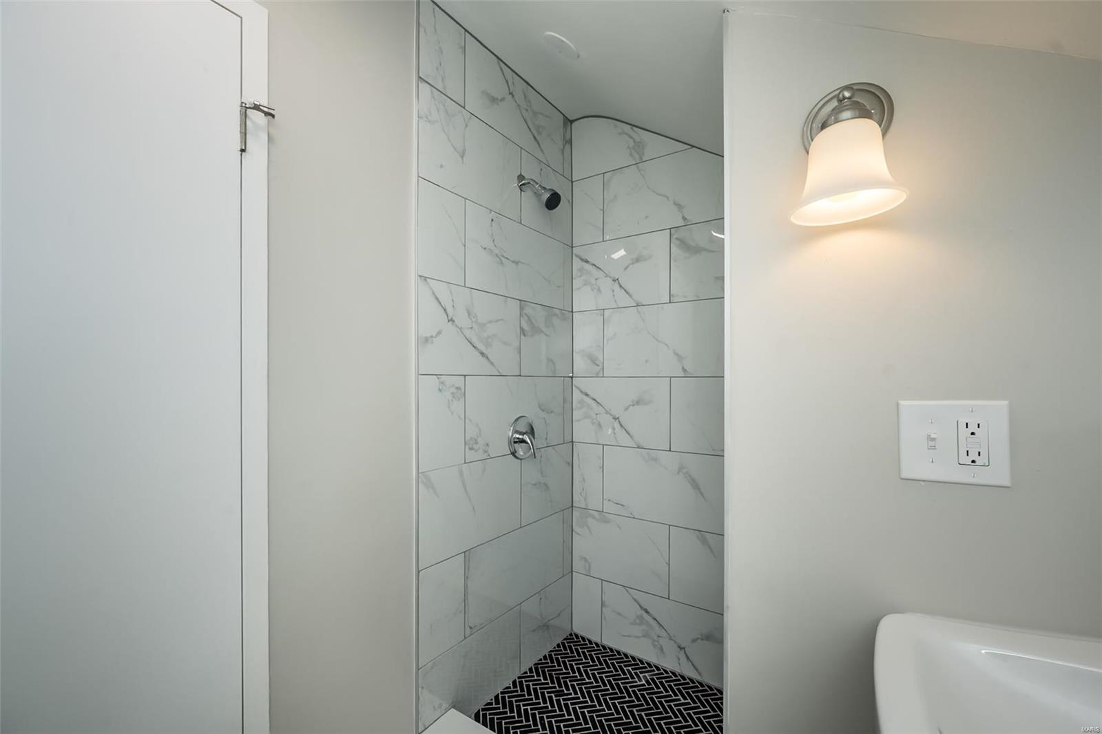 8230 Natural Bridge Road St. Louis, MO 63121 - Photo 36 of 58