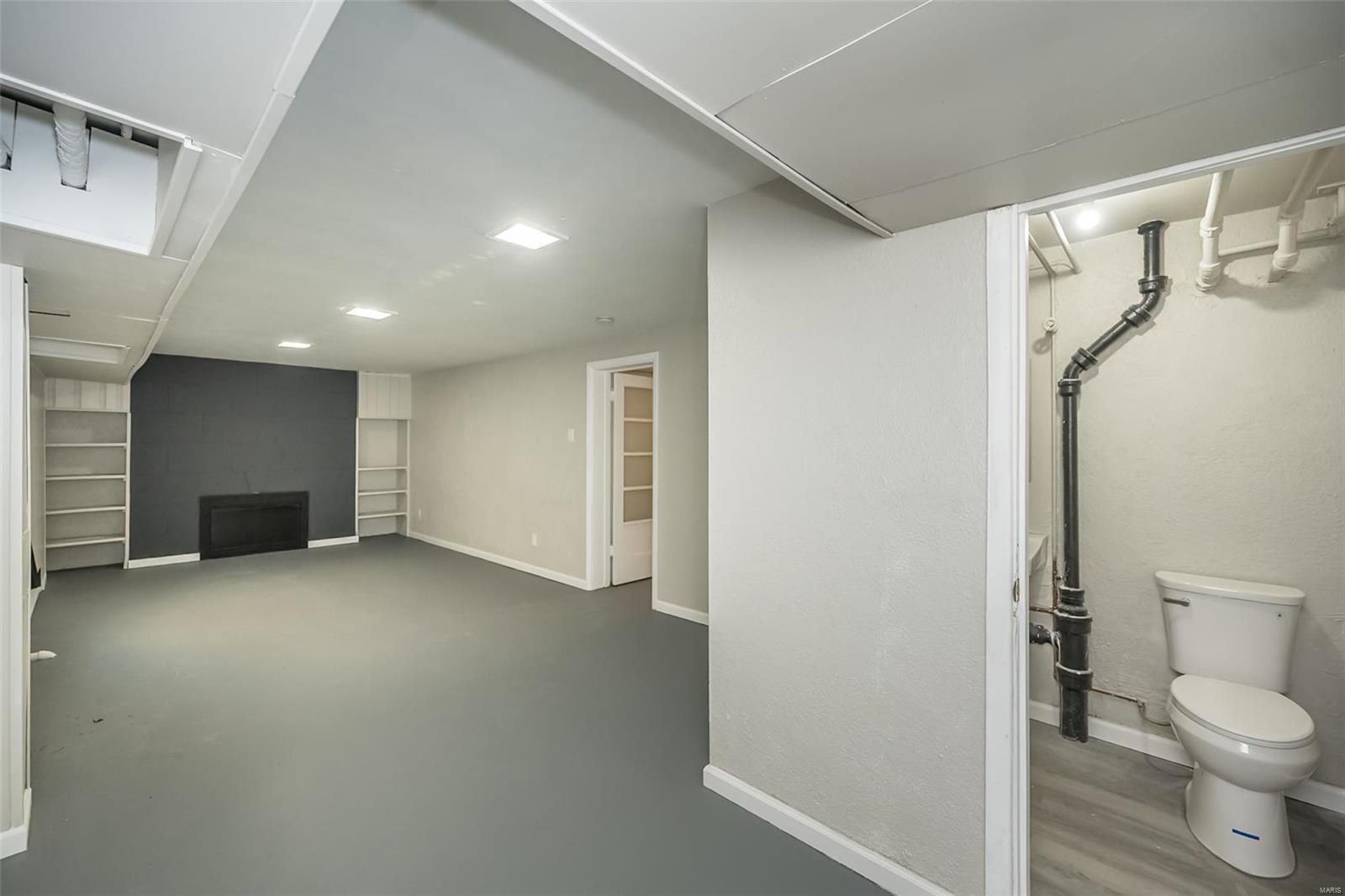 8230 Natural Bridge Road St. Louis, MO 63121 - Photo 47 of 58