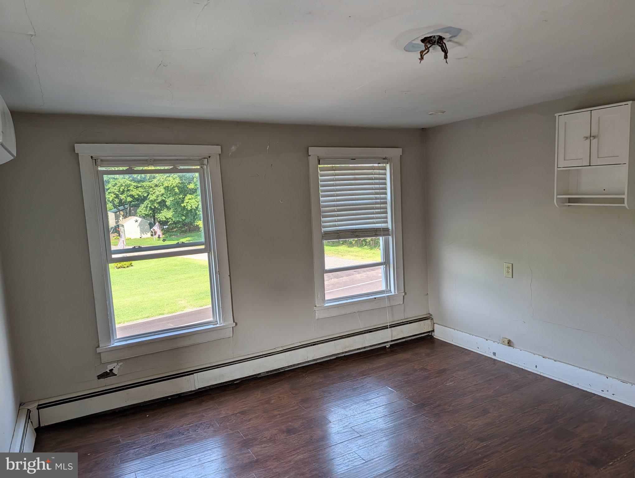 425 Juliustown Pemberton Road Columbus, NJ 08022 - Photo 13 of 26 Bright Primary Bedroom with many windows.