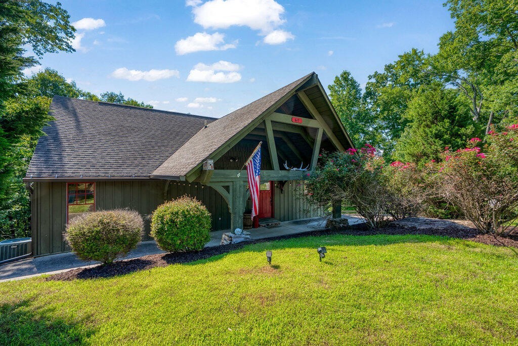 a view of outdoor space yard and balcony