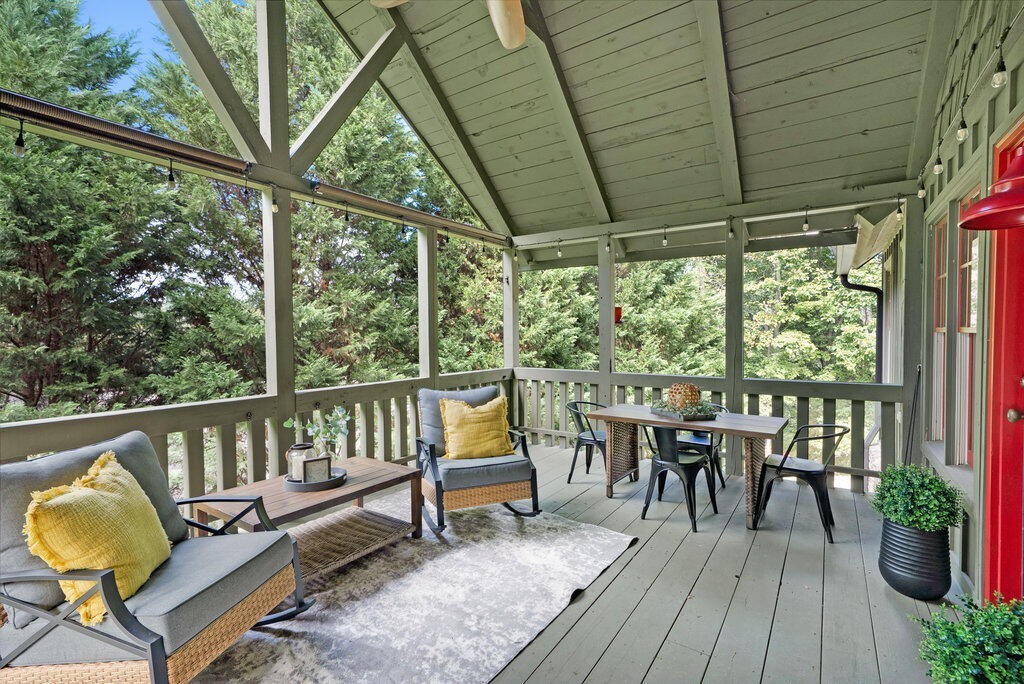 647 Omega Drive Spring City, TN 37381 - Photo 16 of 43 a view of a patio on the deck