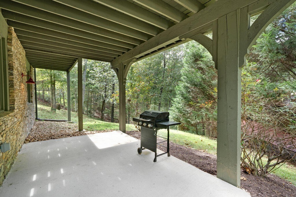 647 Omega Drive Spring City, TN 37381 - Photo 32 of 43 a view of a room with table and chairs