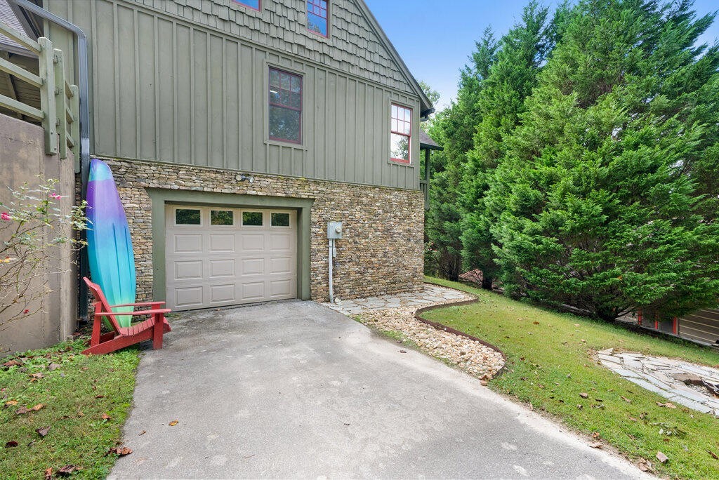 647 Omega Drive Spring City, TN 37381 - Photo 34 of 43 a pathway of a house with a yard