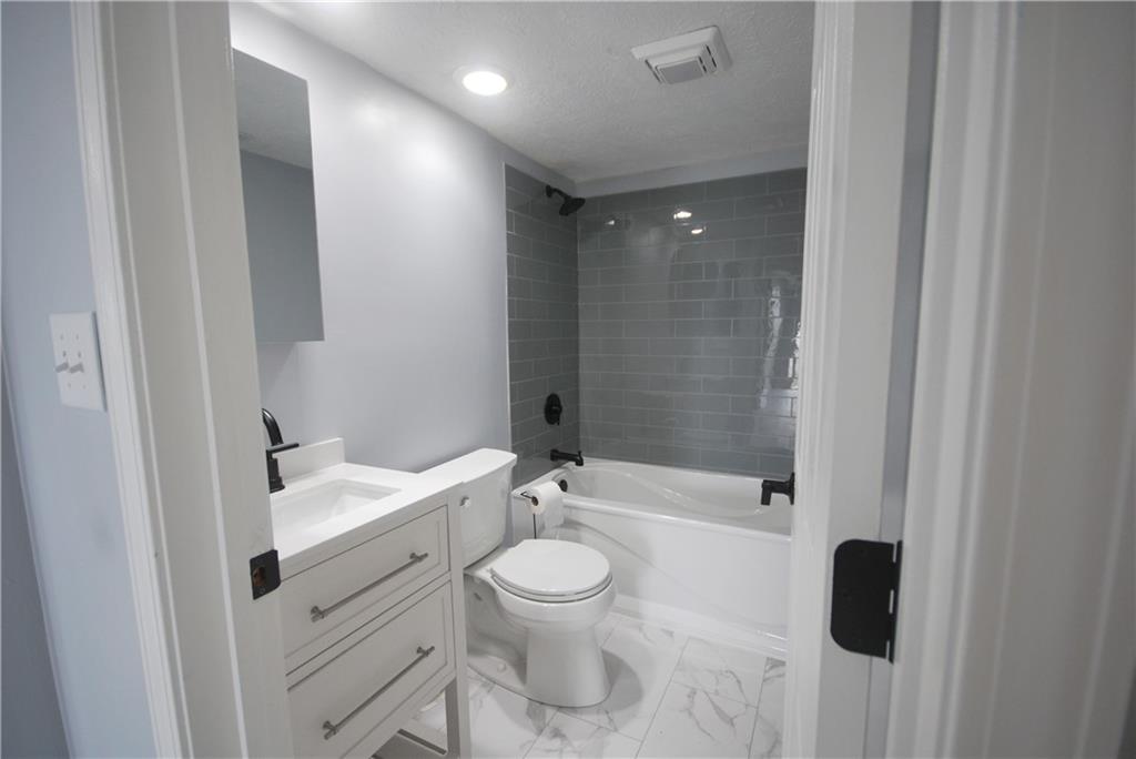 105 Lookout Ridge Drive Columbus, IN 47201 - Photo 14 of 18 Gallery Image 14